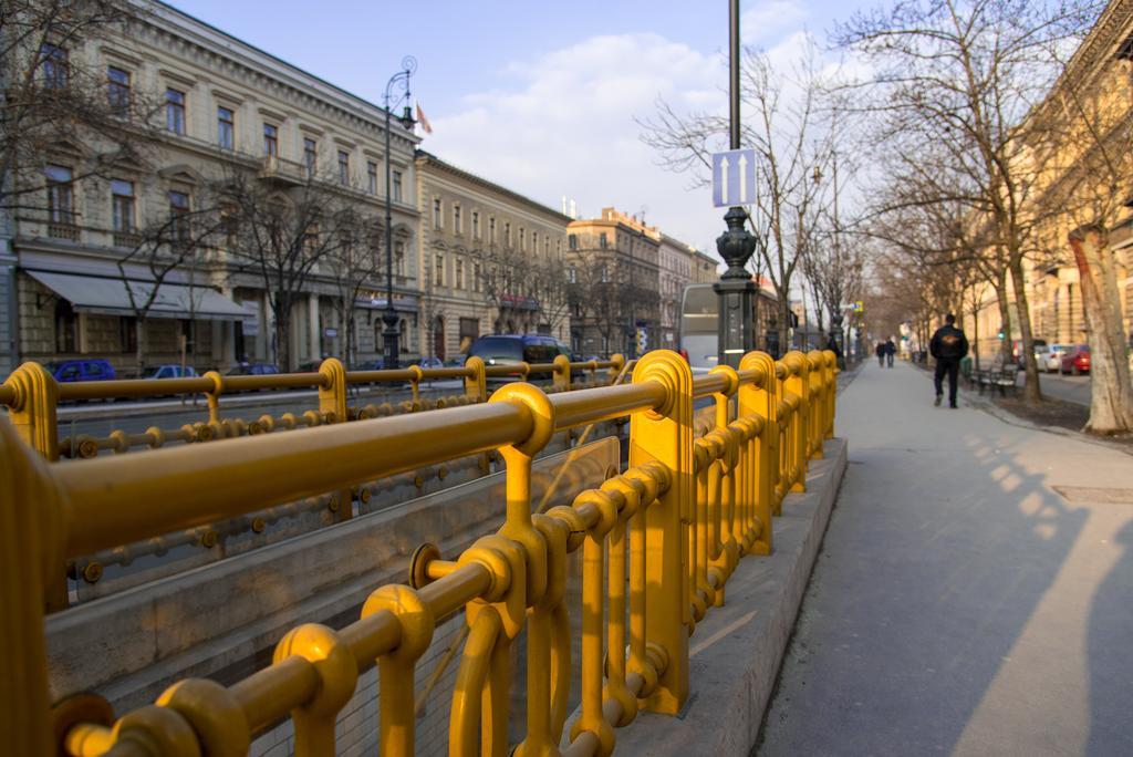 Home, Far Away From Home Budapeste Exterior foto